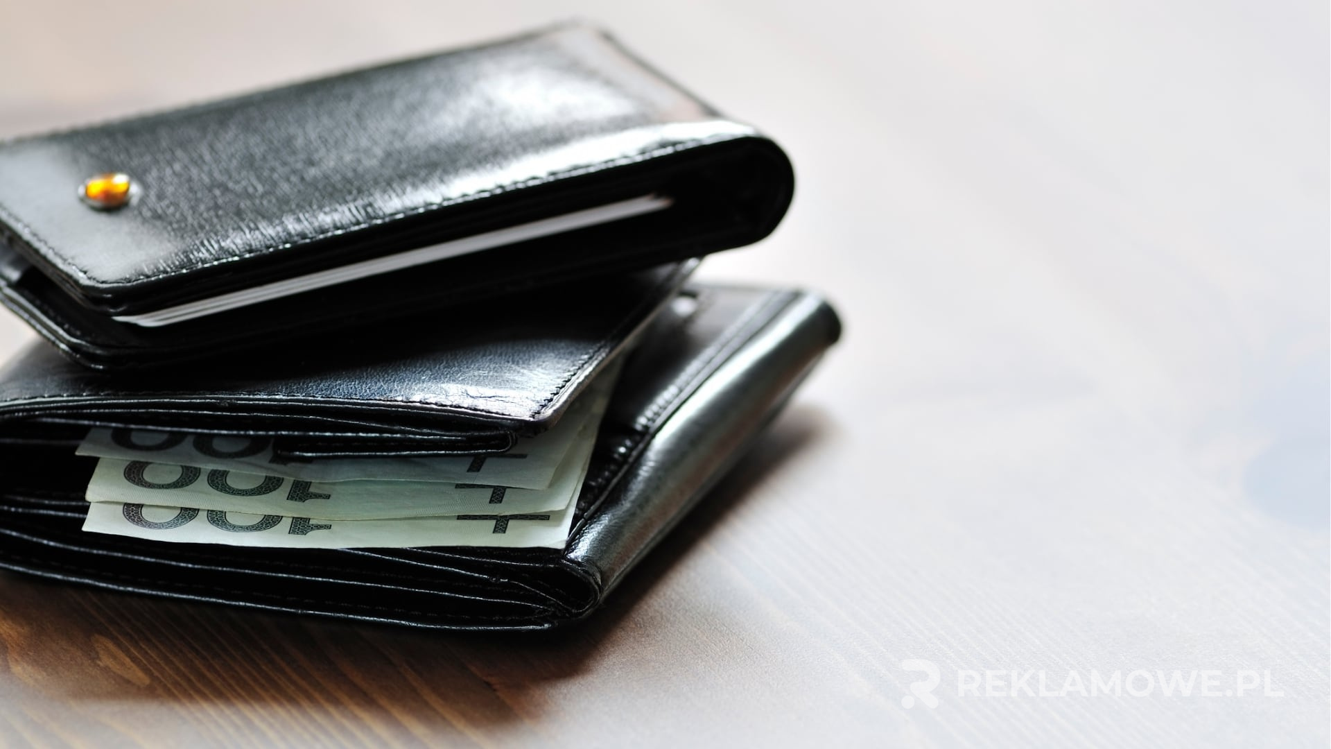 Zdjęcie ilustrujące utrzymanie portfeli reklamowych